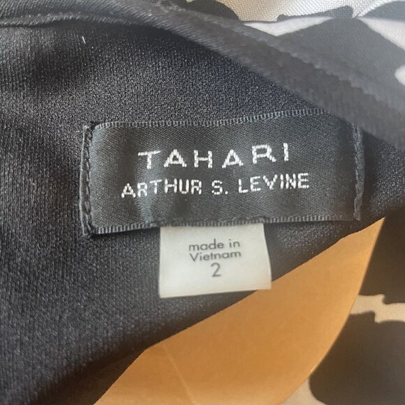 TAHARI Arthur S Levine Dress Size 2 Women Black Geometric Cold Shoulder Shift - Picture 7 of 8